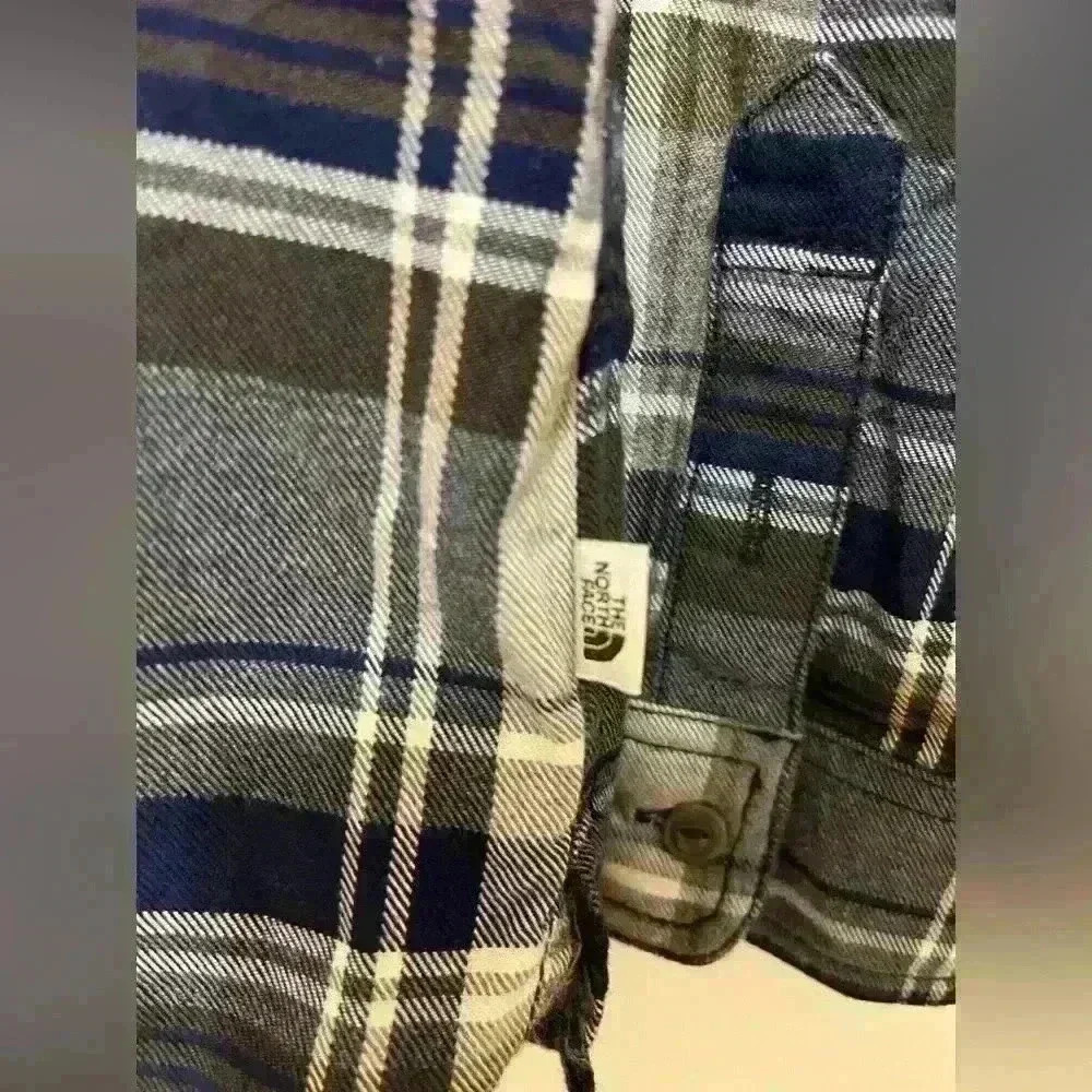The North Face women’s flannel , sz small - Picture 2 of 7